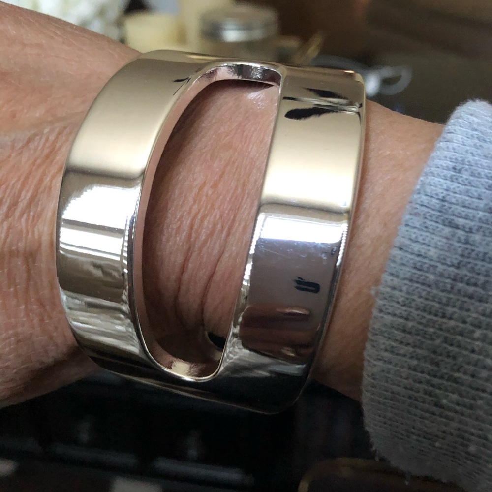 Bracelets - Picture 2 of 8